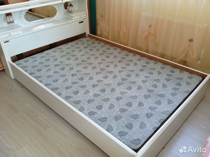 Кровать двухспальная с матрасом бу