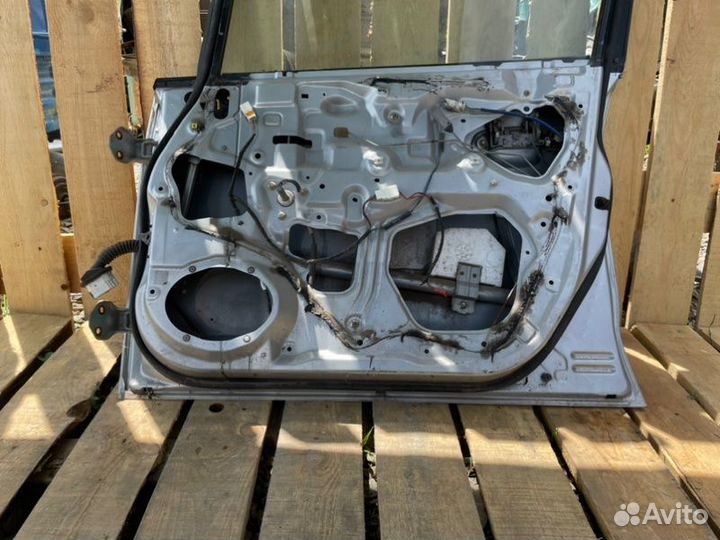 Дверь передняя правая Mazda Premacy