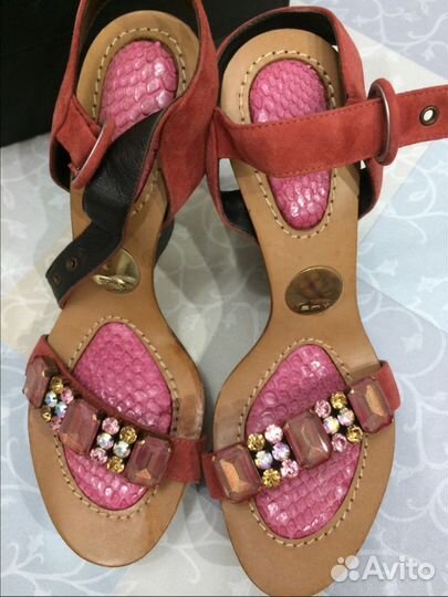 Босоножки Shy