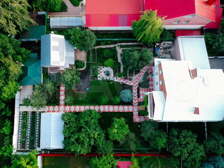 Дом 325 м² на участке 14 сот.