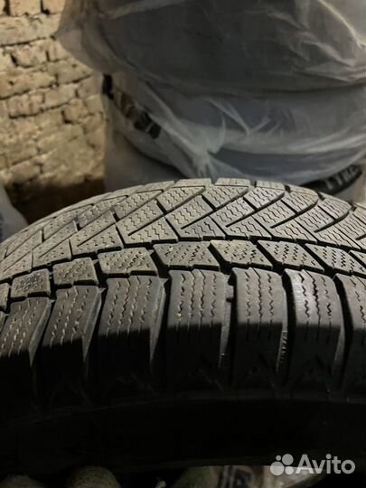 Continental ContiVikingContact 6 215/65 R16