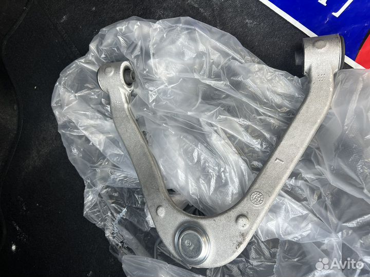 Левый верхний рычаг