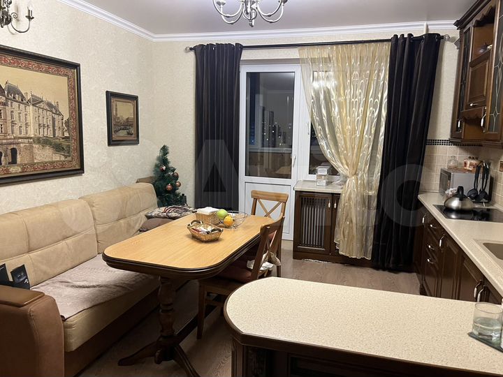 3-к. квартира, 99 м², 8/12 эт.