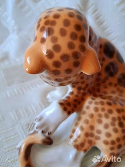 Статуэтка, Леопард играющий с хвостом