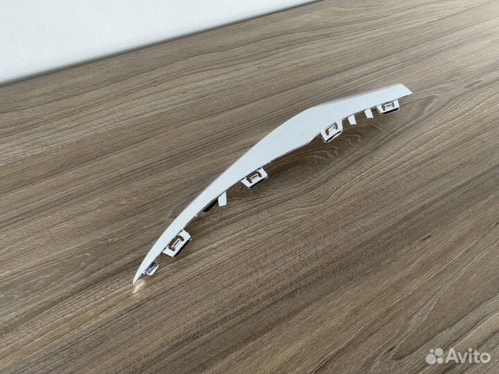 Правый молдинг бампера Mercedes W205 рест