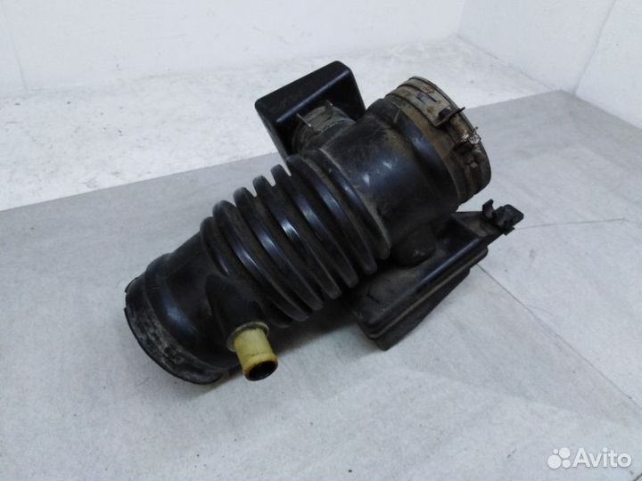 Патрубок воздушного фильтра KF3513221