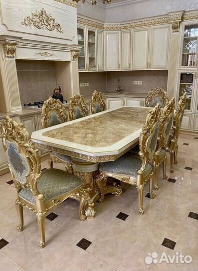 Обеденный стол и стулья