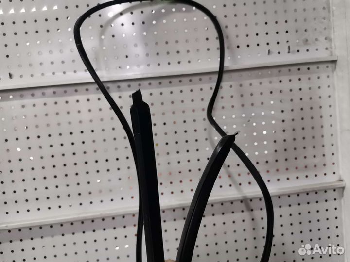 Молдинг лобового стекла Nissan patrol 1998-2009Г