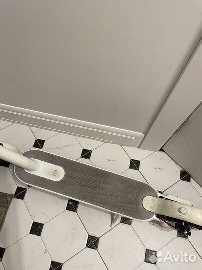 Электросамокат Xiaomi Mi Electric Scooter 1S белый