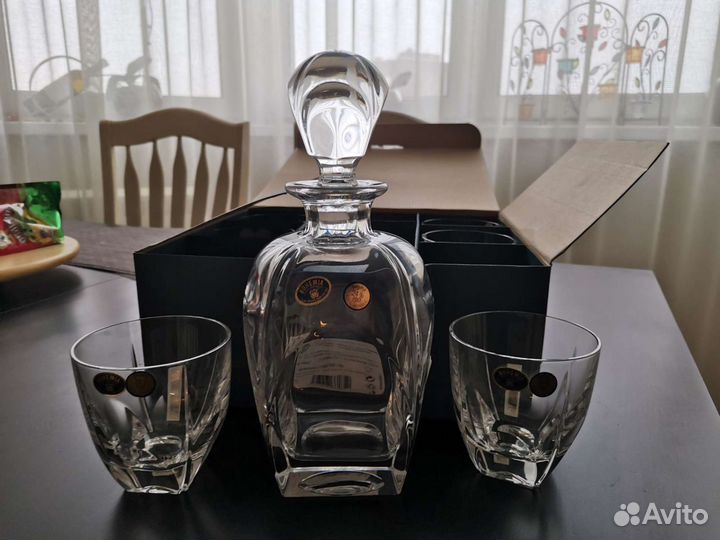 Графин со стаканами