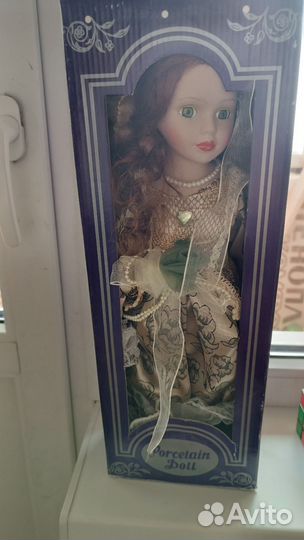 Кукла фарфоровая 40 см