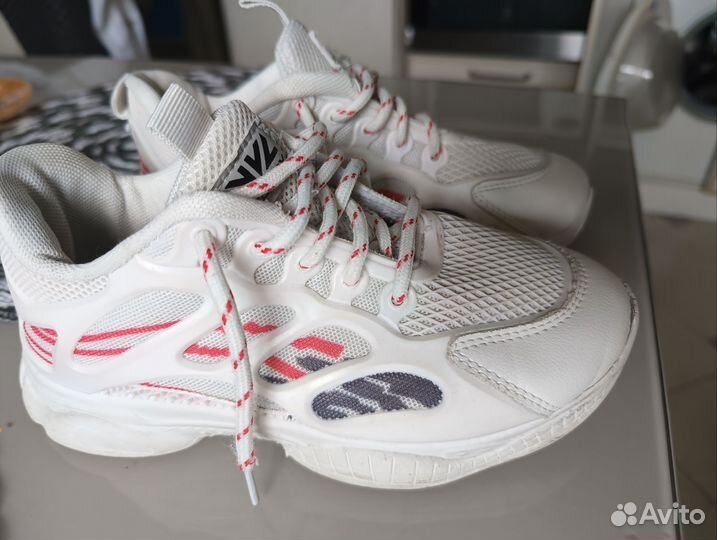 Кроссовки ы. Crosby