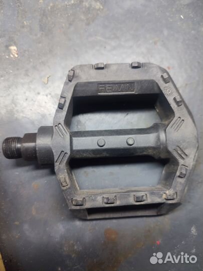 Педали на Giant