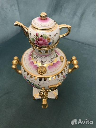 Старинный декоративный самовар