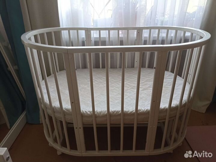 Детская кроватка с маятником круглая