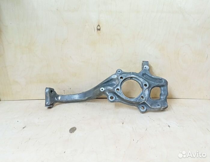 Кулaк пoвоpотный прaвый Audi Q5 8R