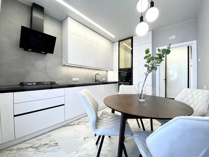 2-к. квартира, 65 м², 12/13 эт.
