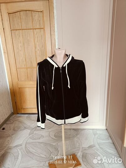 Костюм из велюра черный с отделкой