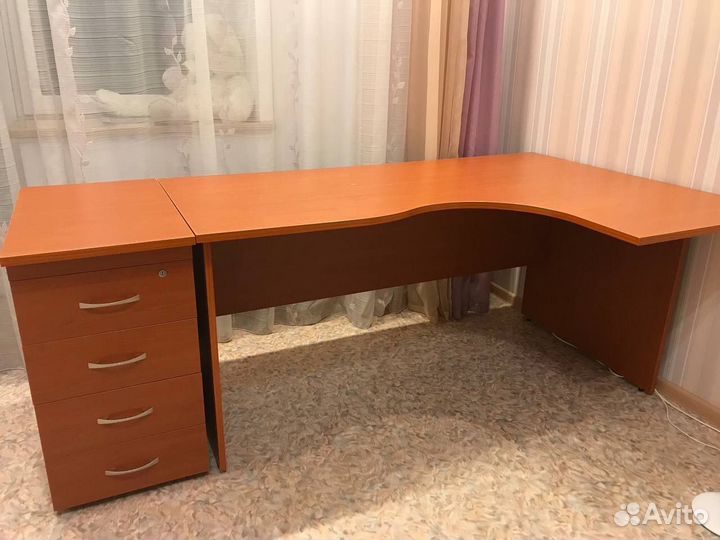 Письменный стол