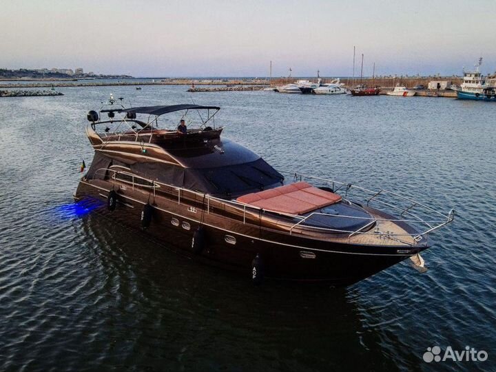 Моторная яхта Princess 61