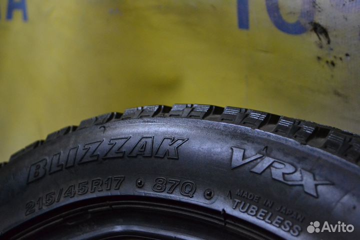 Bridgestone Blizzak VRX 215/45 R17