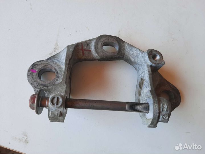 Кронштейн МКПП левый Mazda 3 BM 1.6