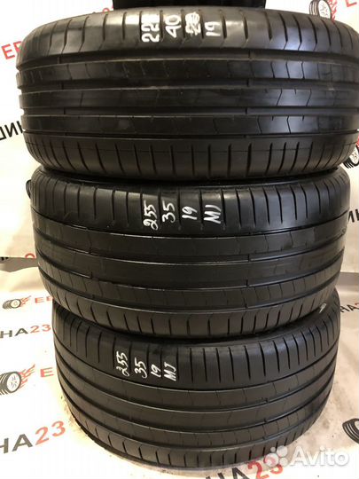 Pirelli P Zero PZ4 225/40 R19 и 255/35 R19 93W