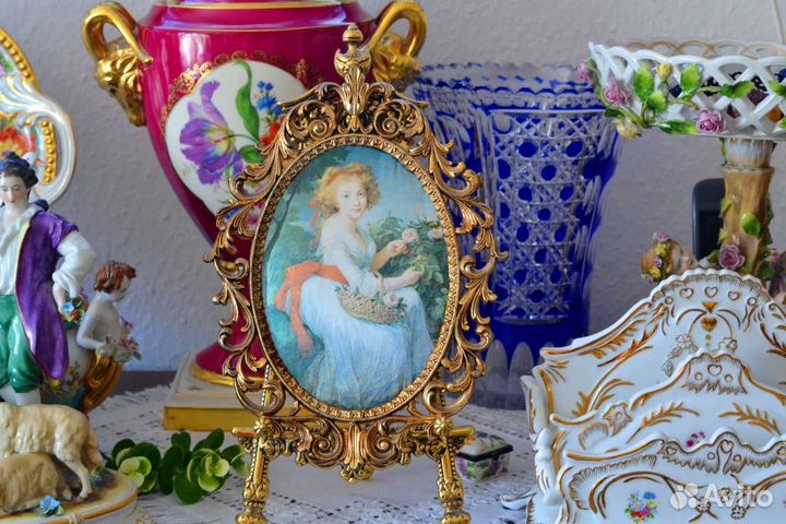 Картина. Роспись по шелку. Латунная рамка