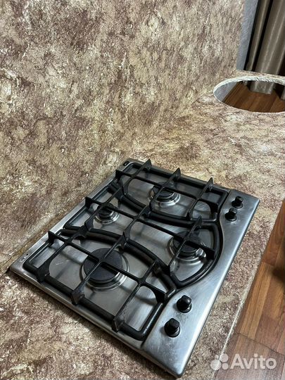 Духовой шкаф и газовая поверхность hotpoint