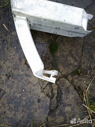 Усилитель переднего бампера BMW 5 G30