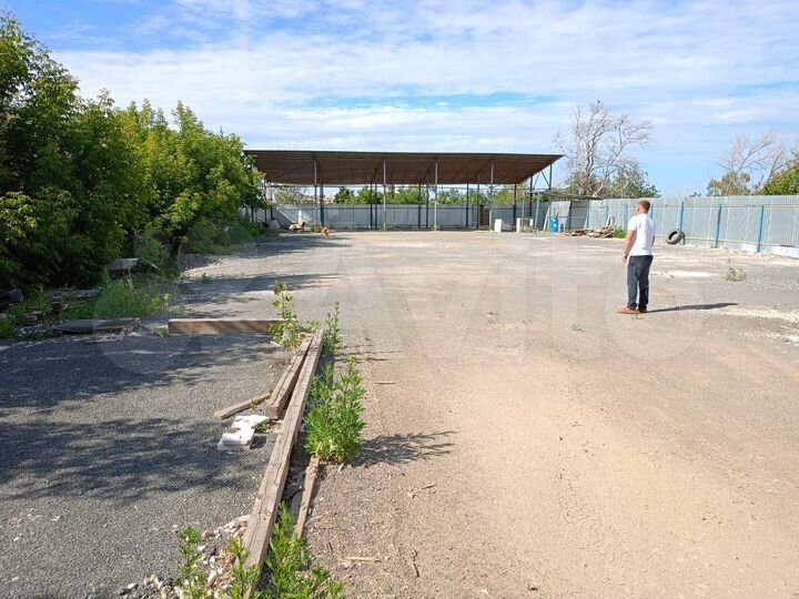 В аренду площадка, асфальт, навес, можно ангар, 10