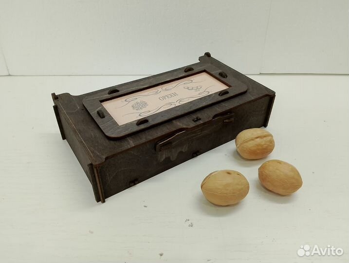 Подарочные коробки, шкатулки