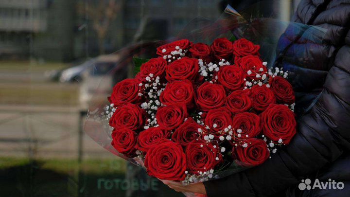 Розы с гипсофилой Букет из 25 роз Розы с доставкой