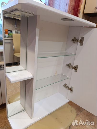 Шкафчик с подсветкой для ванной