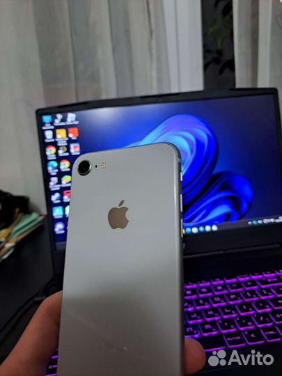 iPhone 8, 64 ГБ