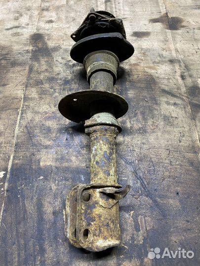 Стойка передняя правая Mazda Familia BH 4WD