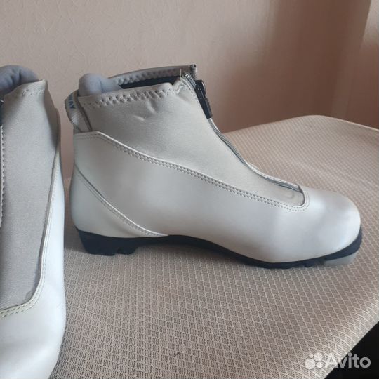 Лыжные ботинки женские