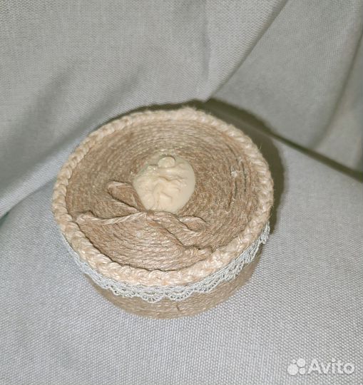 Шкатулка ручной работы жесть,джут, камея