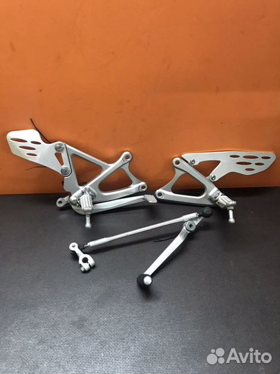 Кронштейны водителя подножки Yamaha R1 09-14