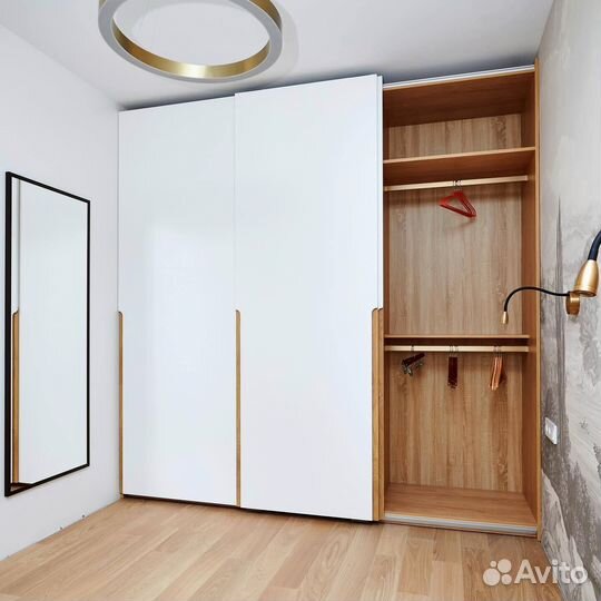 Книжный шкаф