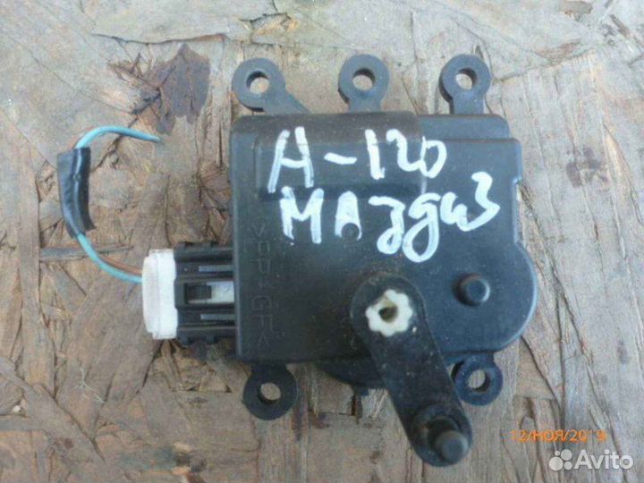 Моторчик заслонки отопителя Mazda 3 BL 1.6 2010