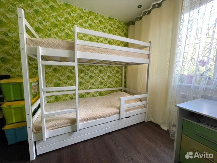 Двухъярусная кровать из дерева