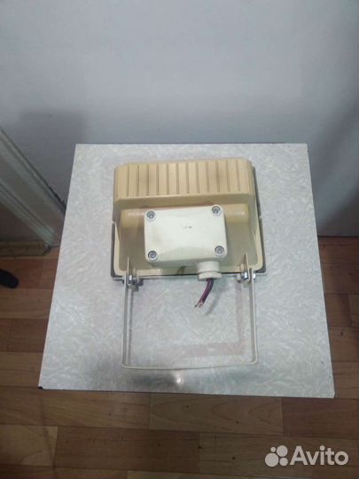 Прожектор галогенный б/у