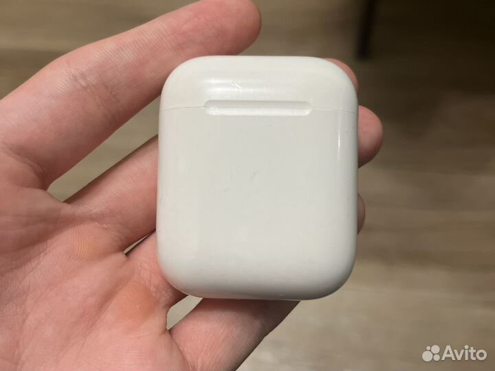 Airpods 2 оригинал (левый наушник + кейс)