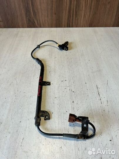 Датчик abs задний правый Nissan Sunny