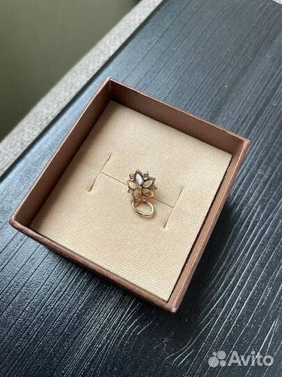 Золотая подвеска с жемчугом