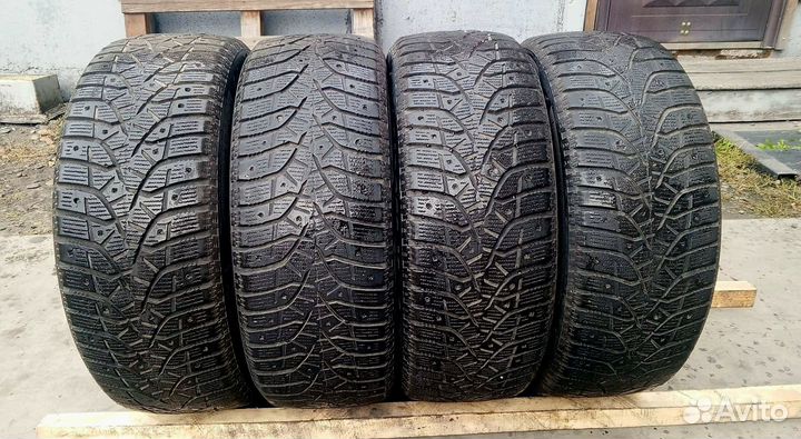 Bridgestone Blizzak Spike-02 215/55 R17