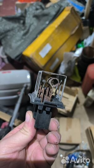 Резистор Ford Fiesta Mk6 1850718