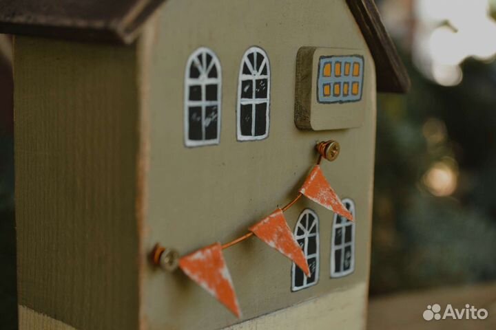 Домик из дерева интерьерный