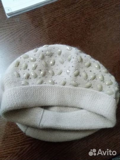 Тёплый берет со стразами